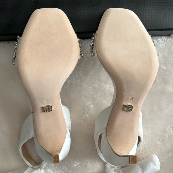 New Badgley Mischka Bobbie Bow Strap White Satin Crystal Heels Size 6 - Picture 7 of 10